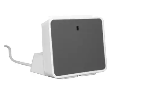 Tisch-Kartenleser mit grau-weißem Gehäuse und einem Kabel an der Rückseite.
