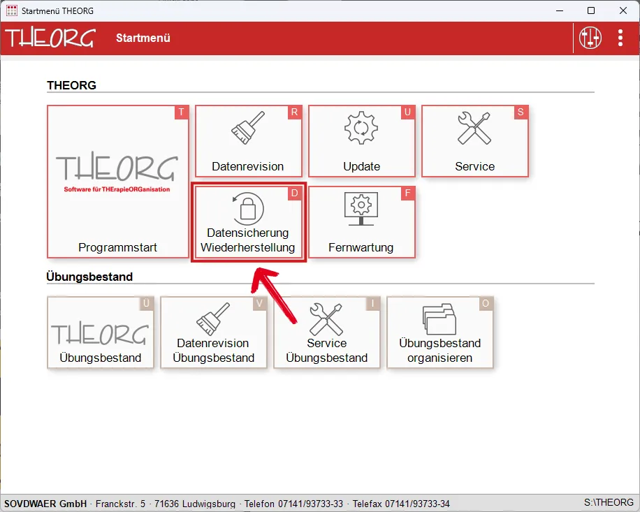 Screenshot des THEORG-Startmenüs, bei dem ein Pfeil auf den Menüpunkt "Datensicherung / Wiederherstellung"  zeigt.
